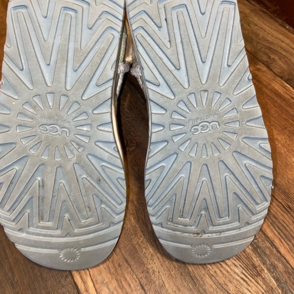 Uggs - Picture 6 of 6